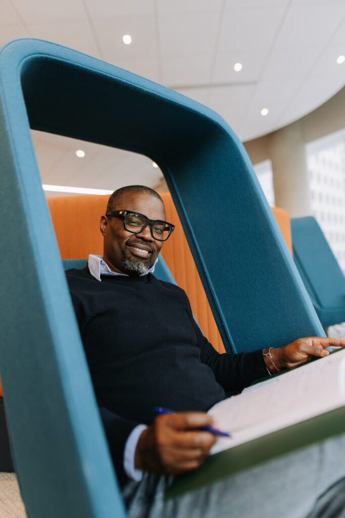 Photographie institutionnelle lifestyle à Montréal. Photographie universitaire à HEC Montréal.