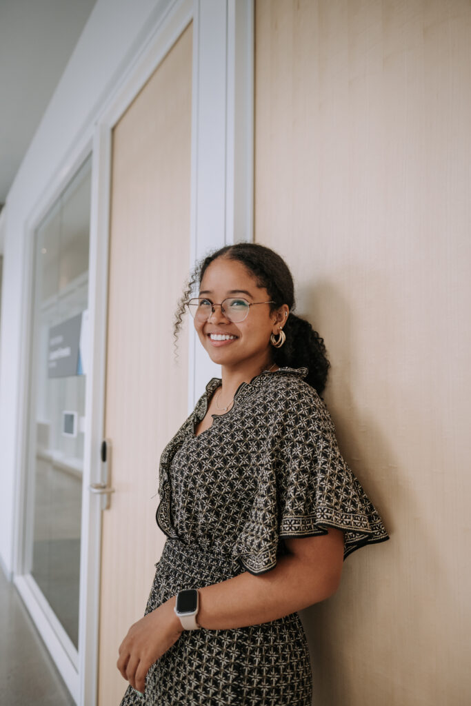 Photographie institutionnelle lifestyle à Montréal. Photographie universitaire à HEC Montréal.