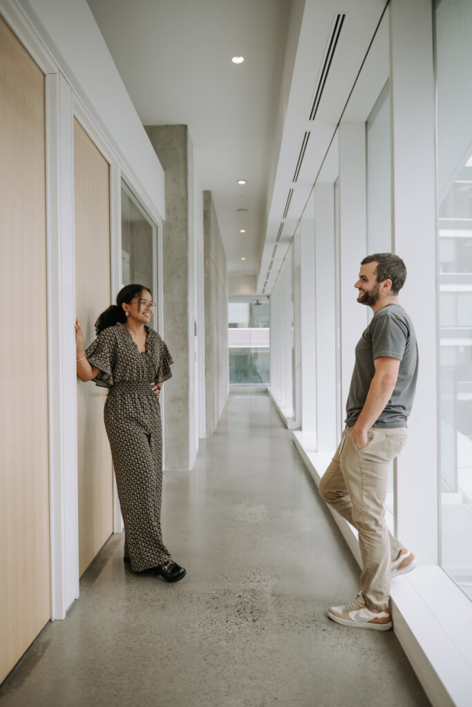 Photographie institutionnelle lifestyle à Montréal. Photographie universitaire à HEC Montréal.