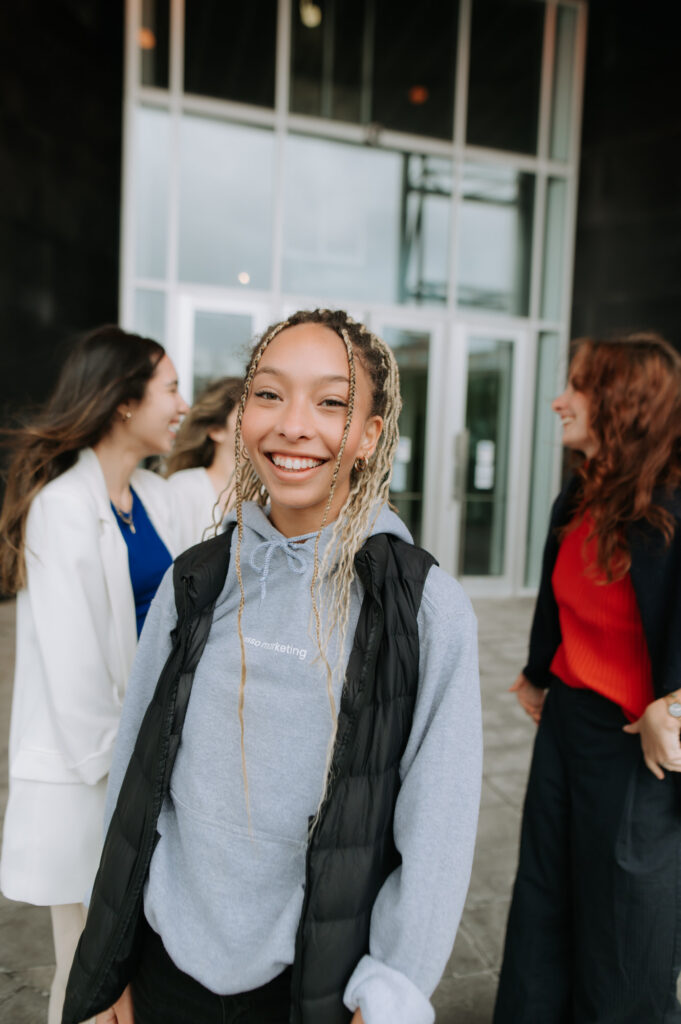 Photographie institutionnelle lifestyle à Montréal. Photographie universitaire à HEC Montréal.