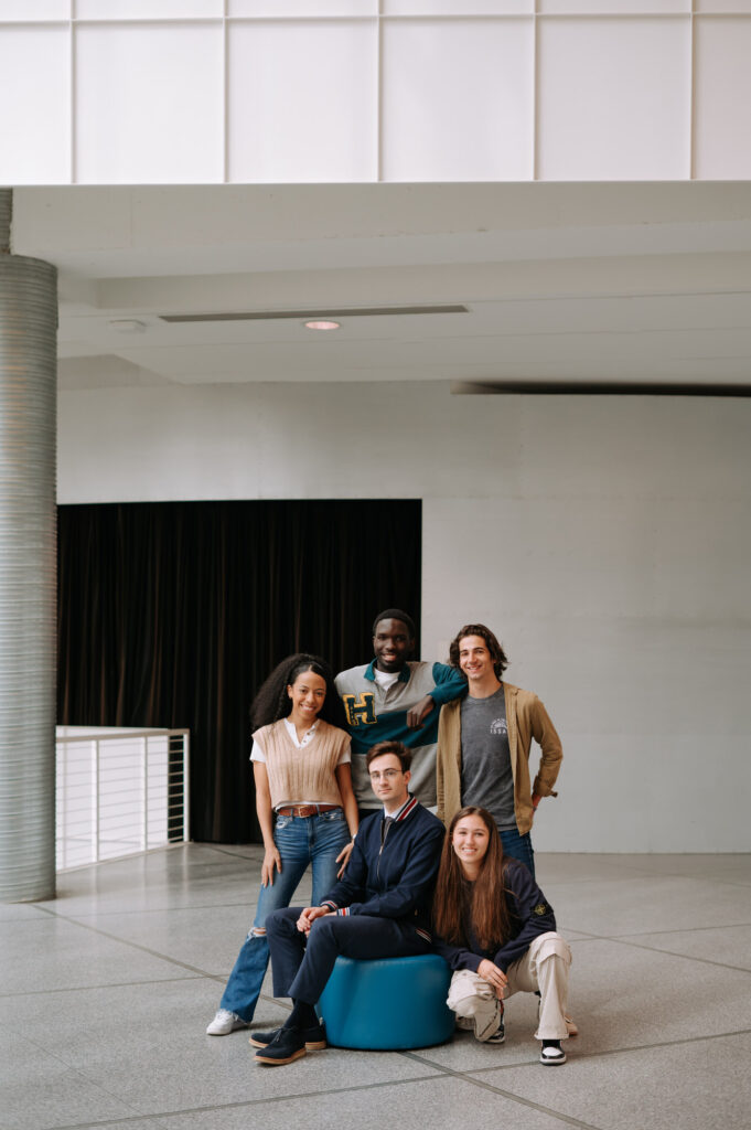 Photographie institutionnelle lifestyle à Montréal. Photographie universitaire à HEC Montréal.