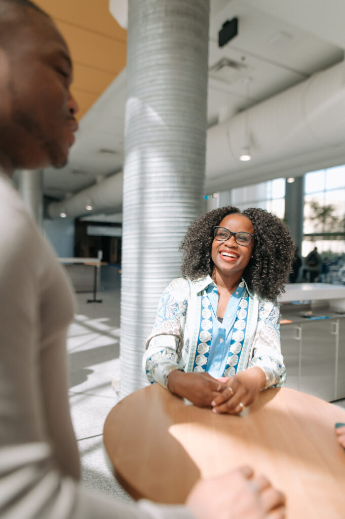 Photographie institutionnelle lifestyle à Montréal. Photographie universitaire à HEC Montréal.