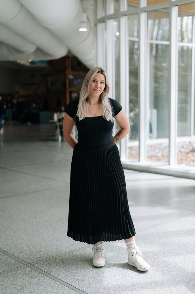 Photographie institutionnelle lifestyle à Montréal. Photographie universitaire à HEC Montréal.